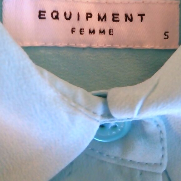 Equipment Femme 100% Silk Aquamarine Blue Button Up Sleeveless Blouse Size Small - Picture 3 of 4